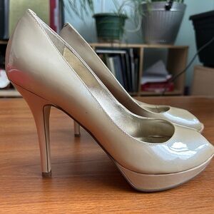 Guess Pumps
